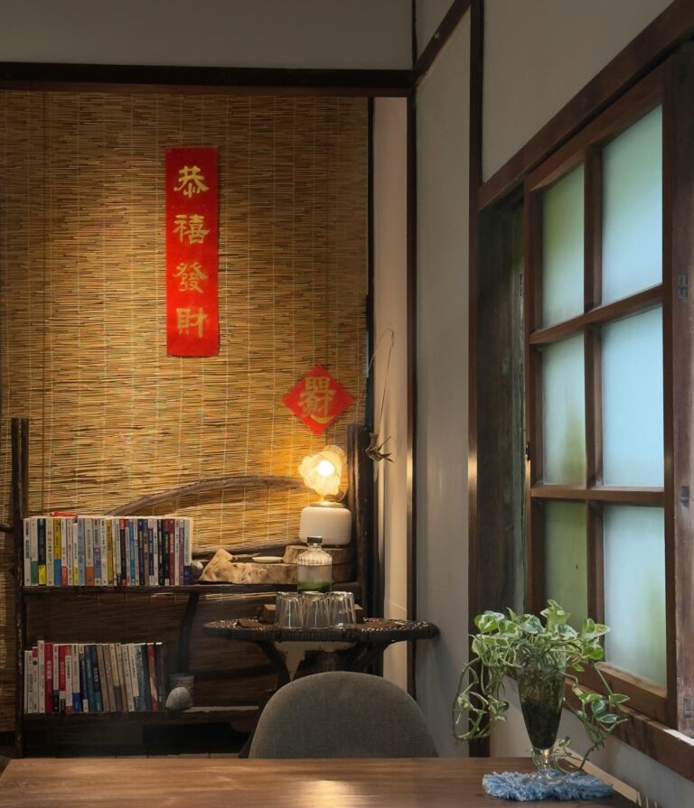 LIVING ROOM INTERIOR